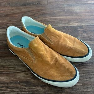 SEAVEES Hawthorne Slip On Cordies Sneaker In Golden Brown Corduroy